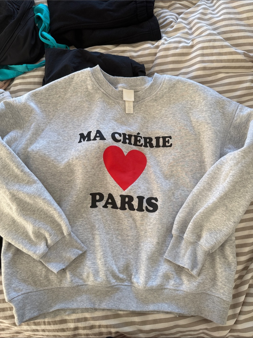 H&M Gray Crewneck Sweatshirt with Red Heart Graphic Size Large